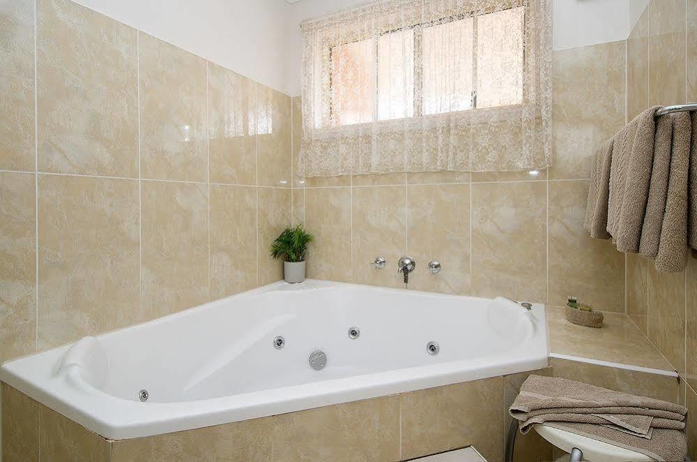 Tuckerbox Motor Inn Gundagai Εξωτερικό φωτογραφία